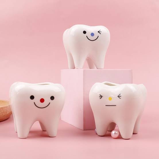 Kaay Enterprise Teeth pot White teeth FRP pot FRP Table top Teeth Pot